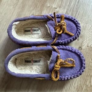 💜💗 Minnetonka Toddler Slippers Purple Suede - Size 7  💗💜